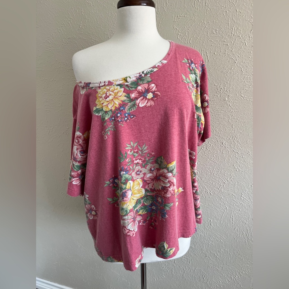 VINTAGE Gitano off the shoulder / wide neck floral tshirt